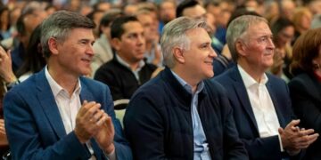 Llaryora y el péndulo. Schiaretti y la avenida. Passerini y la piedra.