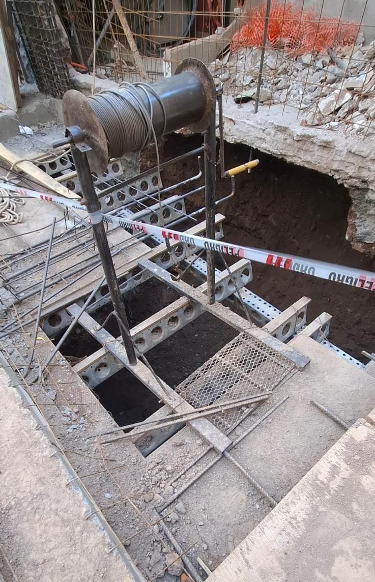 Se desmoronó una obra en construcción y dos trabajadores resultaron heridos Desmoronamiento en un edificio en construcción de Nueva Córdoba.