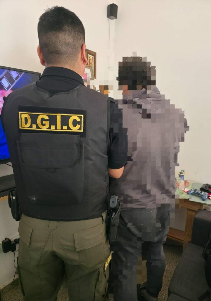 Un empleado administrativo de una clínica, bajo la lupa.
