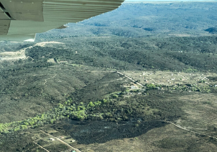 La Dirección Provincial de Aeronáutica sobrevoló las zonas de incendios controlados Dirección Provincial de Aeronáutica