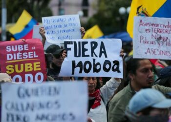 Un manifestante murió y 12 militares terminaron heridos en Ecuador