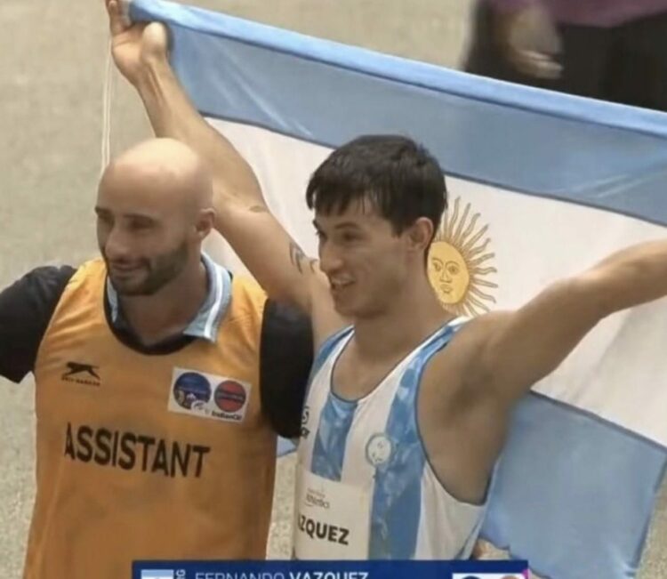 Fernando Vázquez celebrando el título mundial.