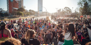 El domingo, en la Plaza España, variados artistas se desplegarán en escena con el cierre de Axel.