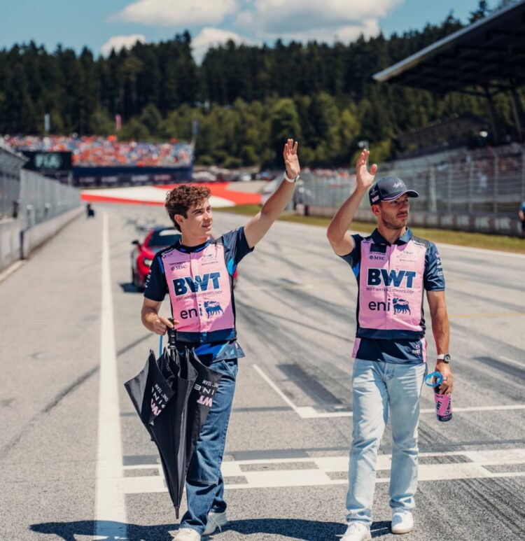 Franco Colapinto y su compañero Pierre Gasly
