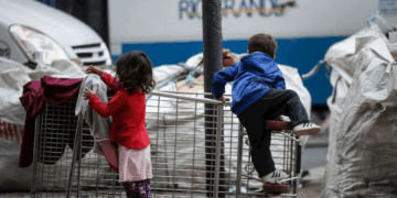 En agosto, una familia tipo necesitó $1.160.780 para no ser pobre