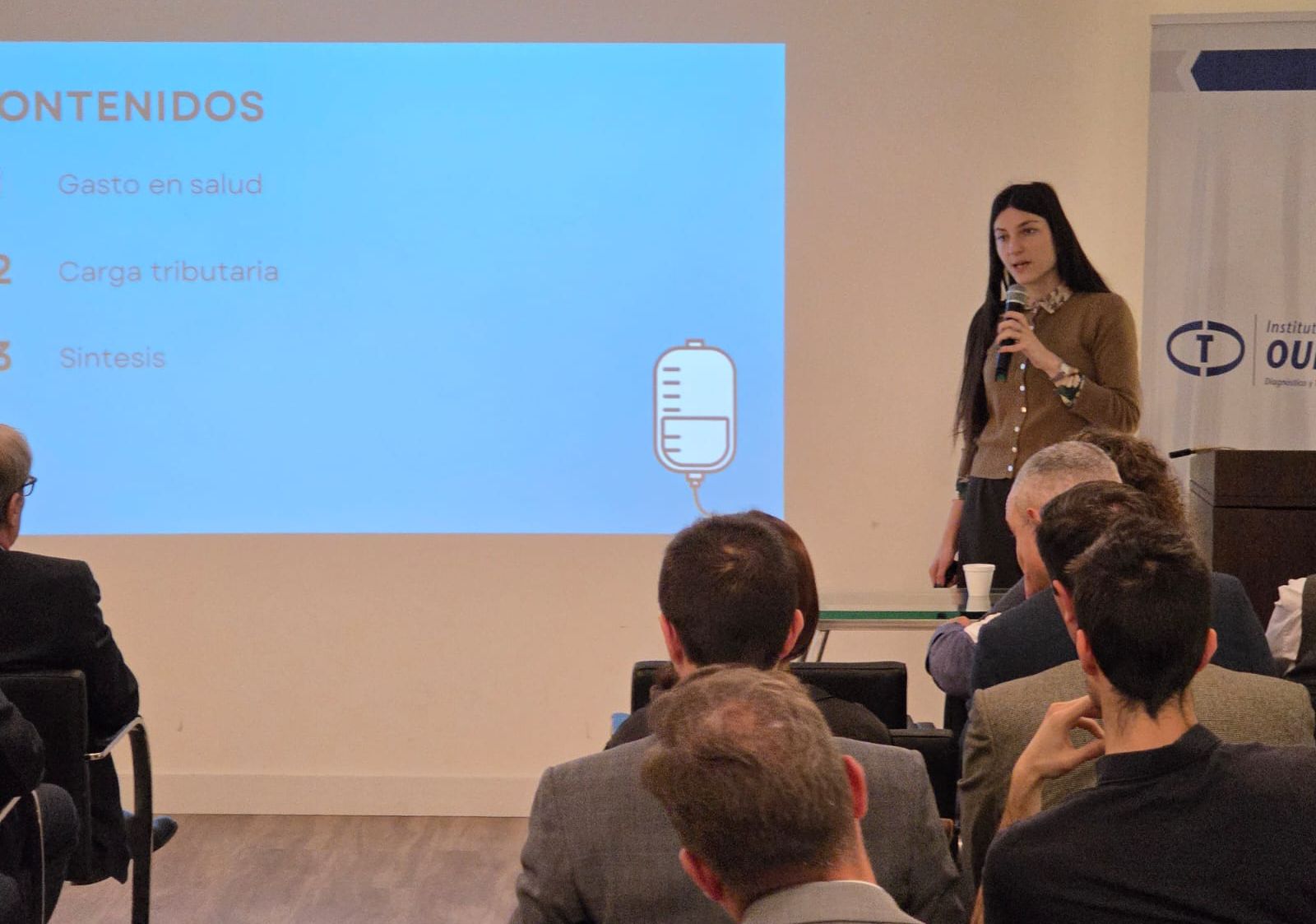Laura Caullo durante su exposición en el encuentro.