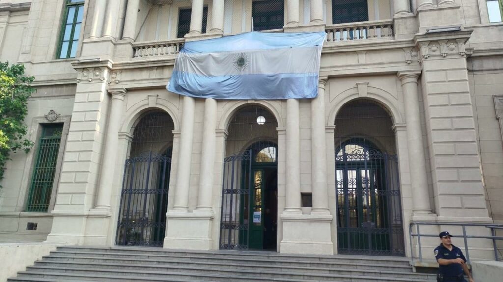 Falsa amenaza de bomba en la Escuela Carbó