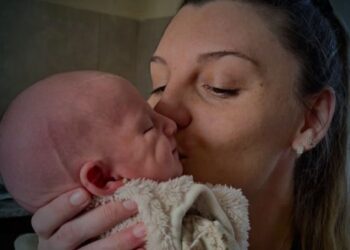 Gracias a la reacción inmediata del policía, la pequeña Fran volvió a respirar.