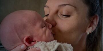 Gracias a la reacción inmediata del policía, la pequeña Fran volvió a respirar.