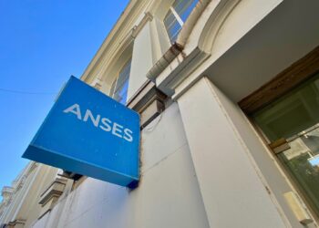 Hoy cobran los jubilados en Córdoba y arranca el cronograma de haberes para empleados estatales