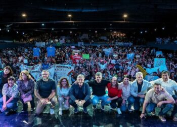 Llaryora reunió a más de 5.500 trabajadores de la economía popular y destacó el crecimiento de los paseos