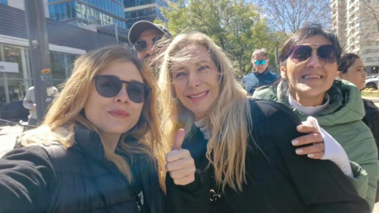 Karina Milei votó rodeada de militantes y sin dar declaraciones