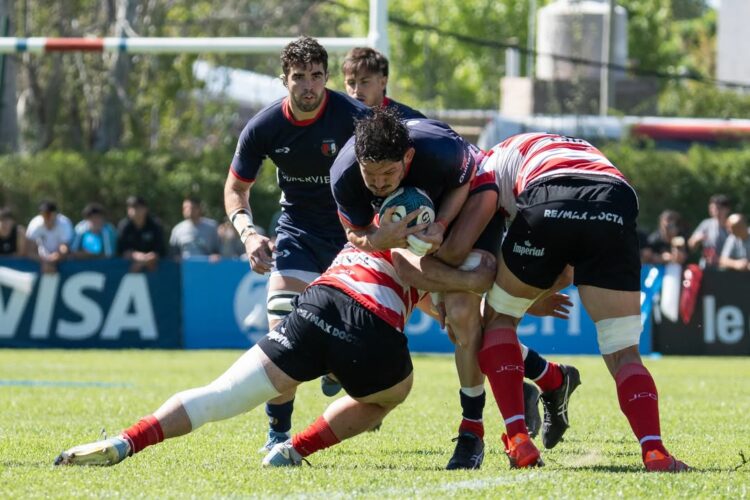 El Hípico jugó gran parte del partido con uno menos.