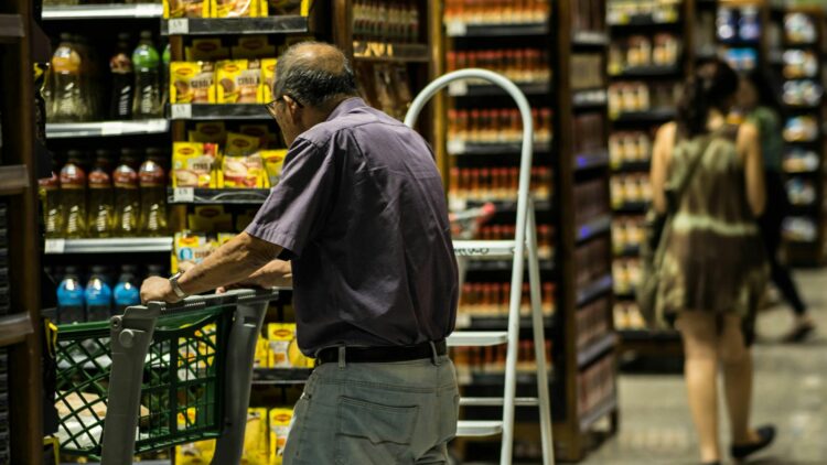Jubilados tendrán descuentos en supermercados de hasta el 15%