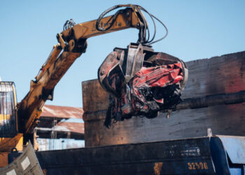 La Municipalidad compacta más de 300 vehículos abandonados