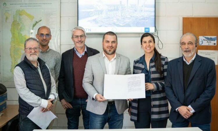 La iniciativa se enmarca en un trabajo de colaboración con la UNC para impulsar proyectos de medición y modelado de procesos asociados a los GEI.