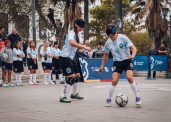 Las Murciélagas fueron homenajeadas en el centro de la ciudad