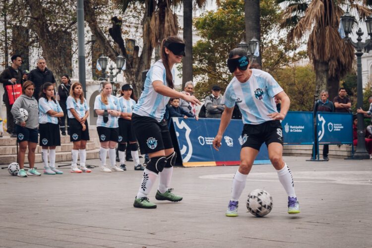 Las Murciélagas realizaron un entrenamiento abierto a la comunidad.