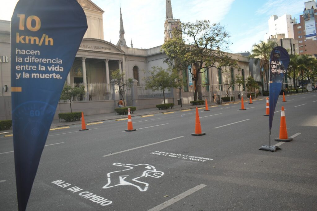 Las calles de Córdoba amanecieron pintadas: la campaña de seguridad vial
