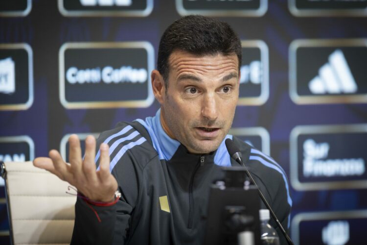 El entrenador afirmó que el partido estipulado para jugarse en marzo los "mató".