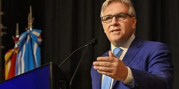 Mercado Libre se reconcilia con Llaryora Martín Llaryora.