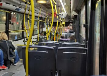 Los argentinos debaten en X cuál es el mejor asiento de los colectivos
