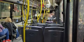 Los argentinos debaten en X cuál es el mejor asiento de los colectivos Los argentinos debaten en X cuál es el mejor asiento de los colectivos
