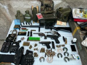 Megaoperativo: se secuestró un arsenal y más de 300 cubiertas Megaoperativo: se secuestró un arsenal y más de 300 cubiertas