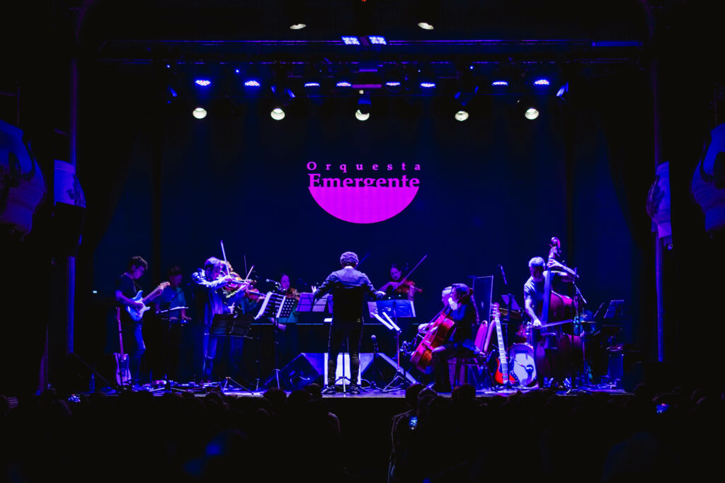 Canciones para los días de la vida: la Orquesta Emergente y Lucas Heredia homenajean al rock nacional