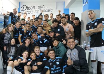 Racing le ganó a San Martín de Tucumán y sigue con vida