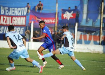 Racing perdió y quedó con un pie afuera del Reducido