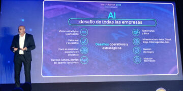 Roberto Nóbile, CEO de la compañía en la bienvenida al Telecom Summit.