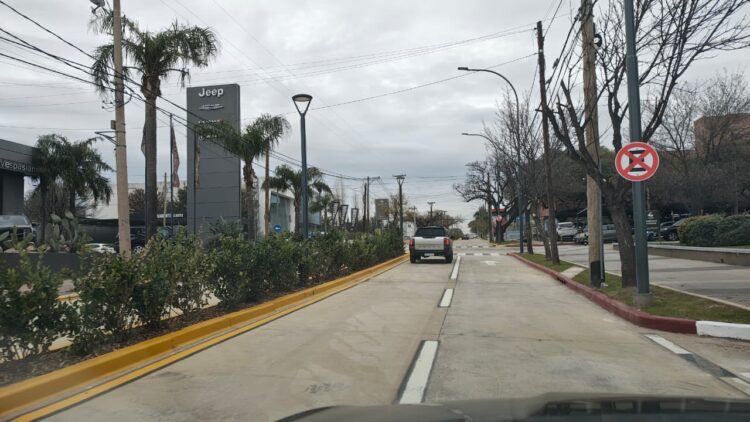 La Municipalidad de Córdoba reabrió hoy el tramo de la avenida Sagrada Familia entre Colón y Costanera.