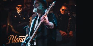 Palazzo en su rol de bajista en Los Mentidores.