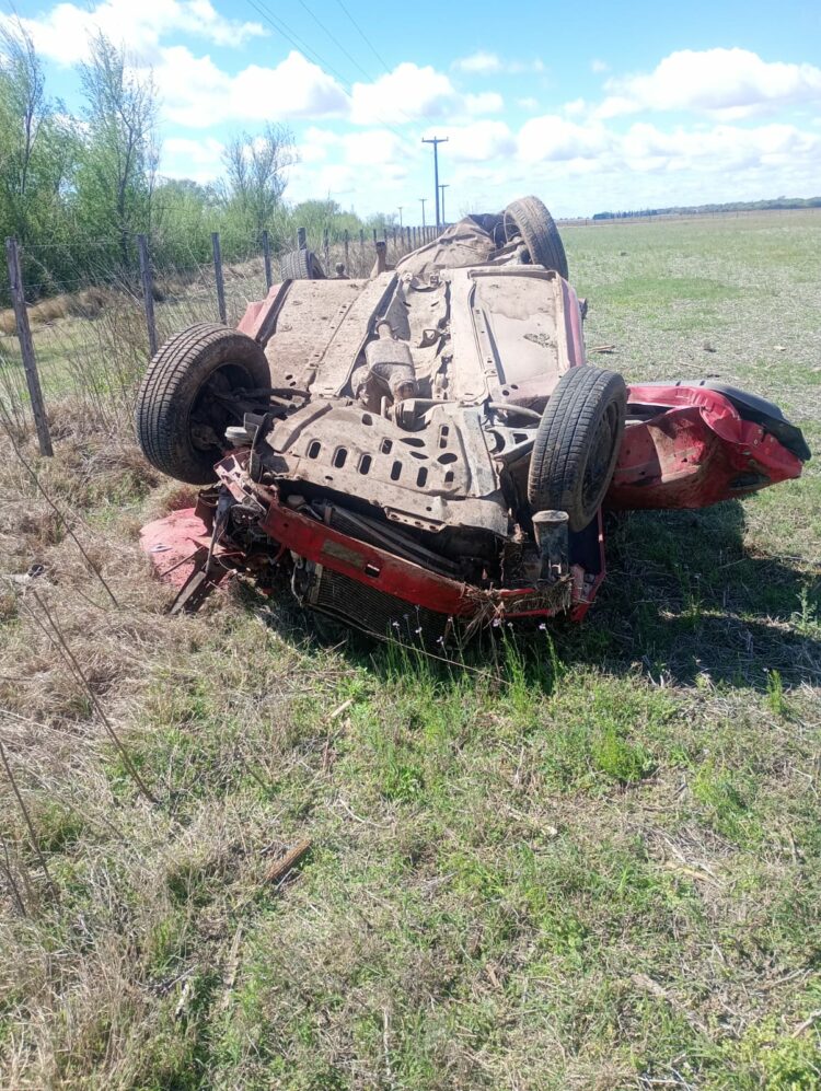 En uno de los siniestros, un joven de 18 años murió tras volcar su automóvil.