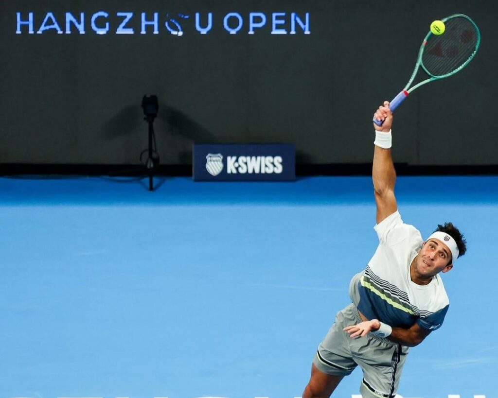 Tomás Etcheverry debutó con un triunfo en el ATP 250 de Hangzhou
