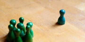 Universalistas, tribales, singulares