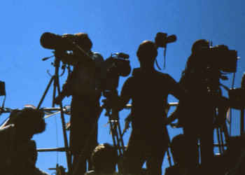 Uno de cada dos ataques a periodistas proviene del presidente, alerta FOPEA.