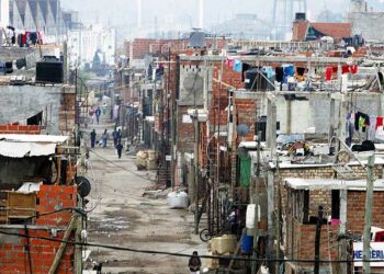 Sacerdotes de barrios populares acusan al Estado de «soltarle la mano a la vida»