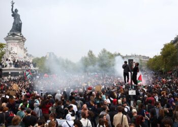 Protestas masivas desafían al nuevo primer ministro francés