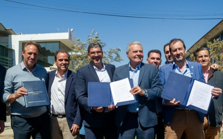 El ministro Sergio Busso y el presidente de Bancor, Raúl Paolasso, anunciaron en la Expo Río Cuarto créditos por $30 mil millones con tasas subsidiadas para potenciar al sector agropecuario cordobés.