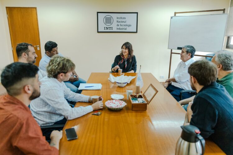 Natalia de la Sota recorrió las sedes cordobesas del CONICET y el INTI, donde dialogó con investigadores y técnicos sobre la falta de financiamiento y la necesidad de fortalecer la ciencia y la innovación.