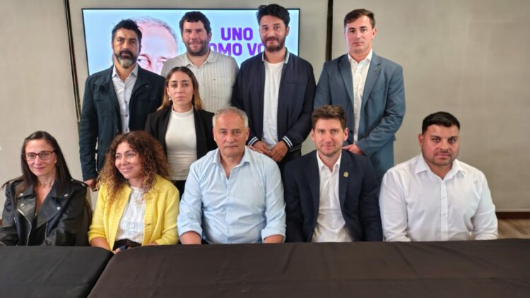 Héctor Baldassi presentó la lista de candidatos de Ciudadanos para diputados nacionales, con un enfoque en educación, salud y equilibrio fiscal, bajo el lema de campaña “Uno como vos”.