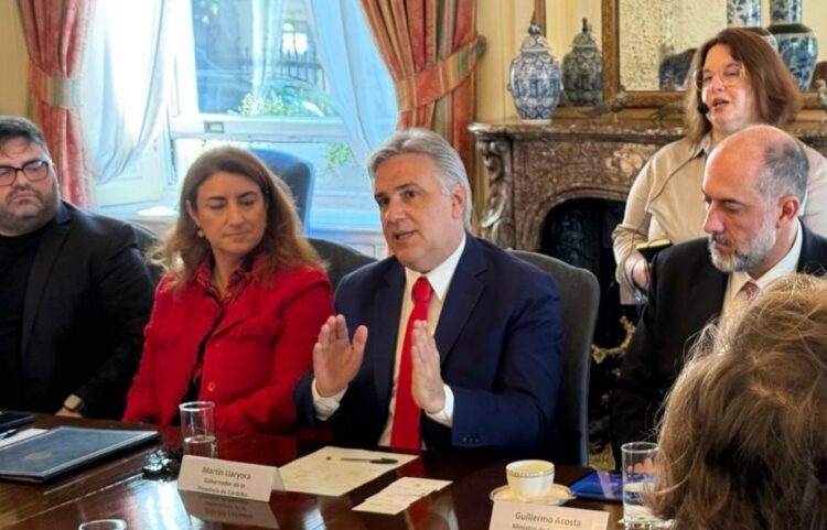 El gobernador Martín Llaryora presentó en Londres el potencial productivo y financiero de Córdoba, donde inversores británicos destacaron la solidez de los bonos provinciales frente a los títulos nacionales.