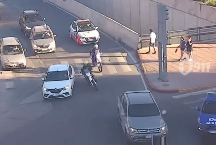 Un bebé de 11 días fue asistido por personal policial en barrio Inaudi y trasladado de urgencia a la Clínica del Sol tras un episodio de broncoaspiración, en el marco del programa “Cordobeses en Alerta”.