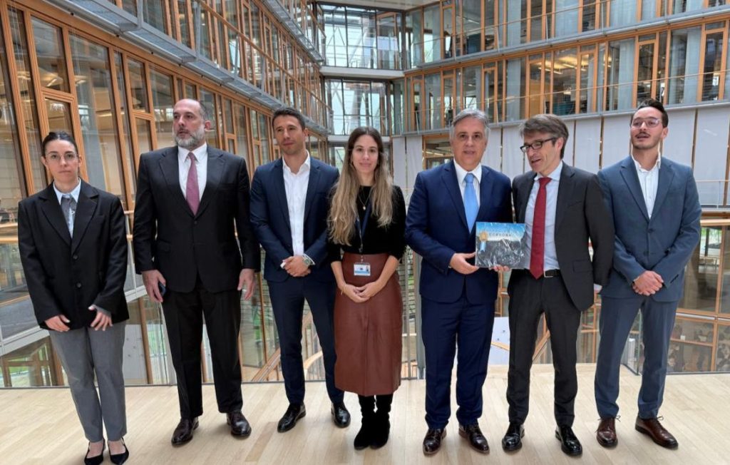 Llaryora cerró su gira europea con gestiones en Luxemburgo y el Banco Europeo de Inversiones