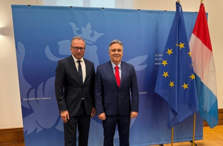 Llaryora cerró su agenda internacional en Luxemburgo, donde presentó el potencial productivo y tecnológico de Córdoba ante el Banco Europeo de Inversiones y el ministro de Finanzas local.
