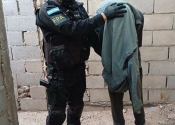 La FPA desmanteló un punto de venta de drogas y detuvo a tres personas