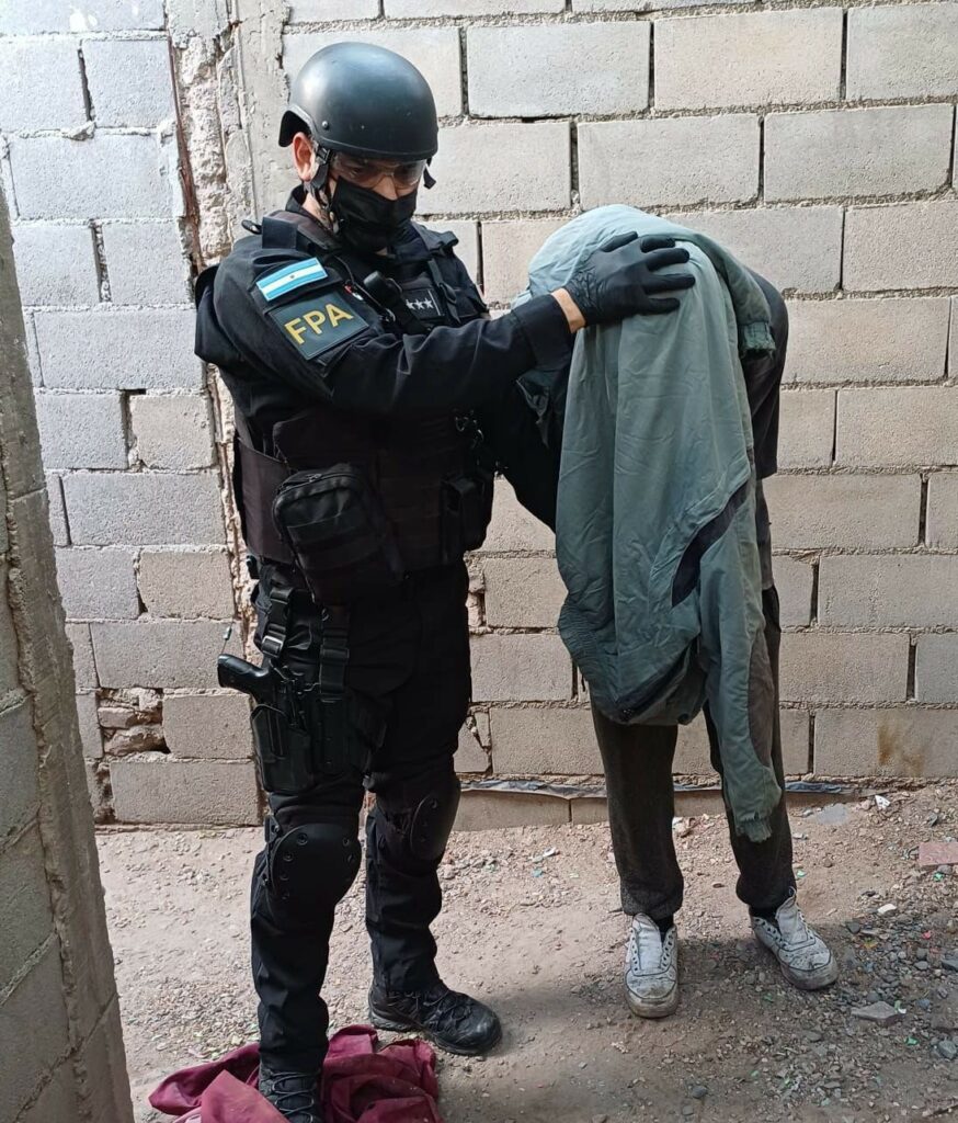 La FPA desmanteló un punto de venta de drogas y detuvo a tres personas La FPA desmanteló un punto de venta de drogas y detuvo a tres personas