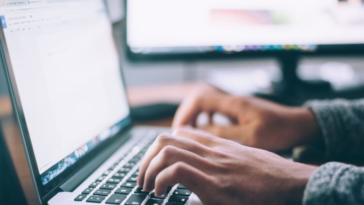 Rentas Córdoba lanzó un plan con descuentos y pagos en cuotas para regularizar deudas tributarias y multas de la Policía Caminera, con trámite 100% online hasta el 30 de noviembre.